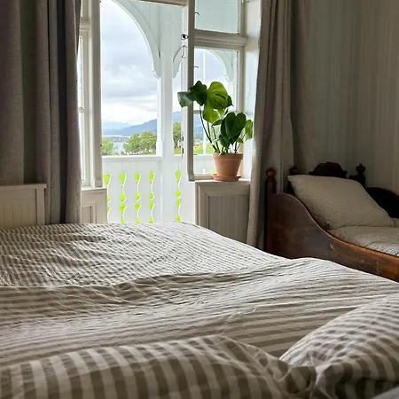 Swiss-style With Fjord Views * Utbjoa