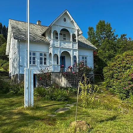 Swiss-style With Fjord Views * Utbjoa